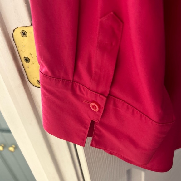 Chico’s No Iron Bright Pink SZ 1/M Button Front Top - Picture 5 of 6